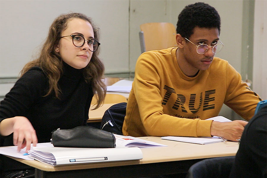 eleves-attentifs Stagiaires en classe