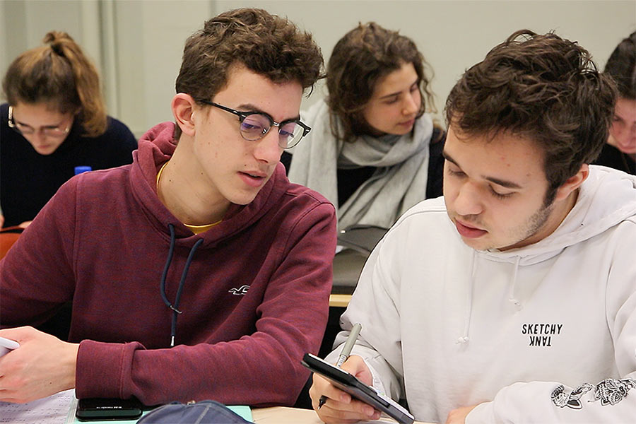 eleves-en-classe-2 Stagiaires en classe