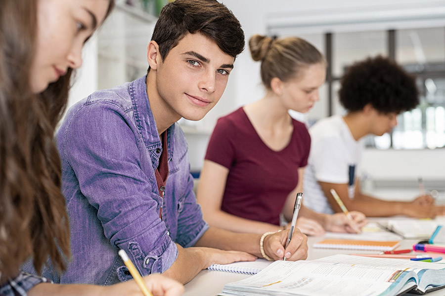 Stagiaires en classe Cours Thalès Stagiaires en classe