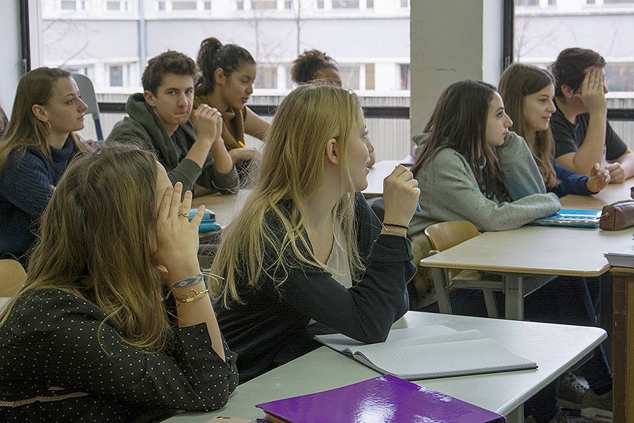 élèves en cours Cours Thalès